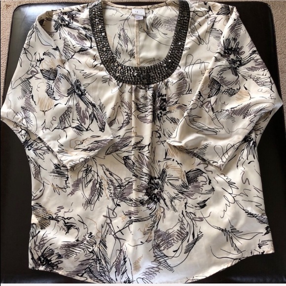 Embellished Yvos blouse has a floral design - Picture 3 of 4